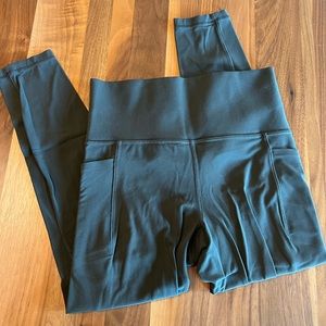 Athleta Salutation Stash Pocket II 7/8 Tight